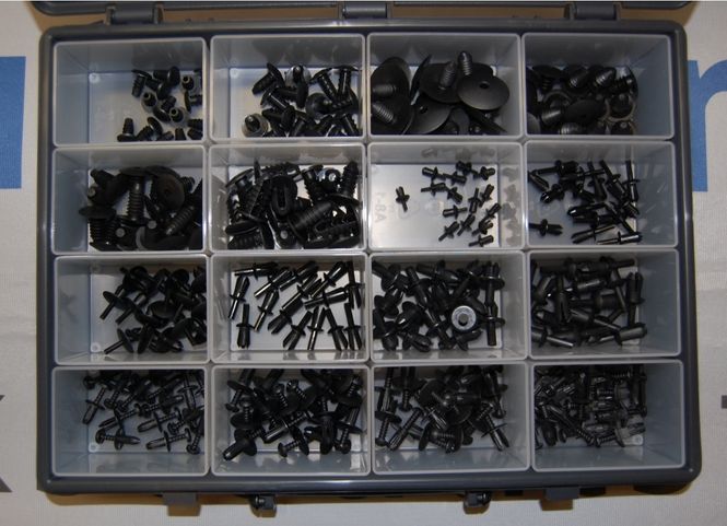 Hovedbilde PLASTNAGLER OG BEKLEDNINGSKLIPS 240stk P4480